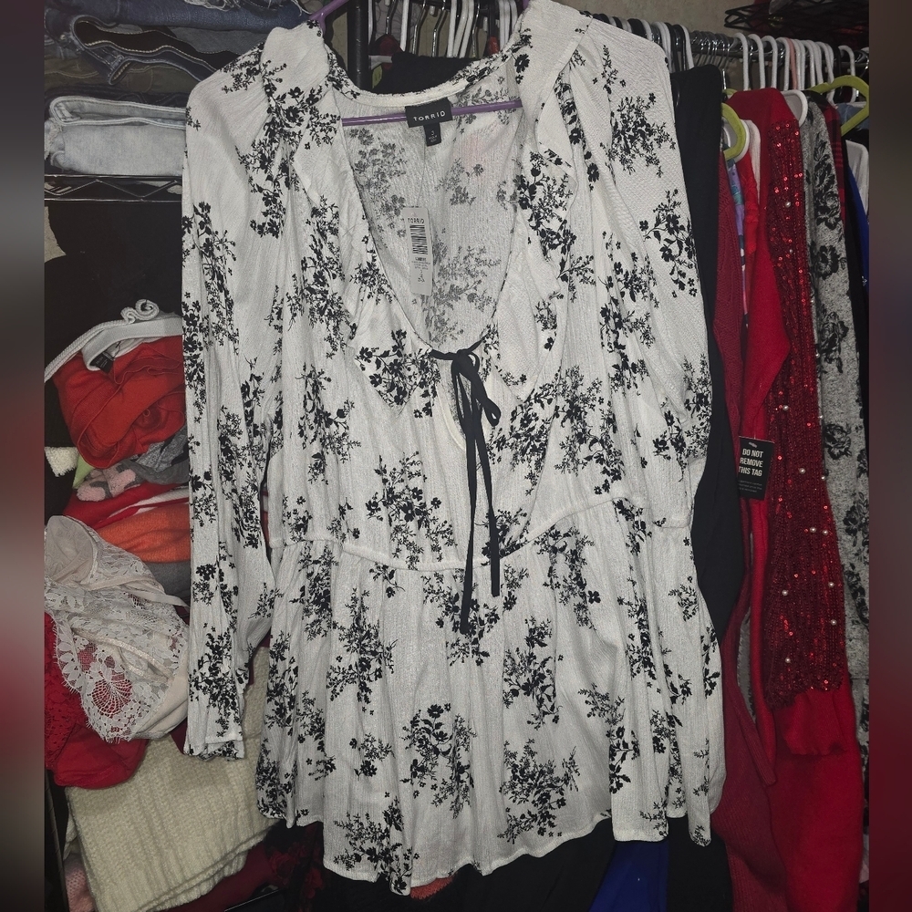 NWT TORRID 3X Gauze Long Sleeve Ruffle Trim Top - Picture 3 of 5